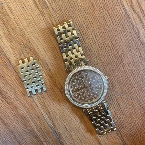 Micheal kors watch CLOSET CLEAROUT. MUST BUY BY MIDNIGHT 8/29!!